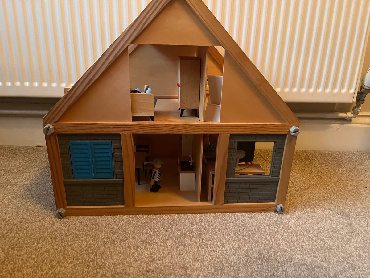 Dolls house - Image 1