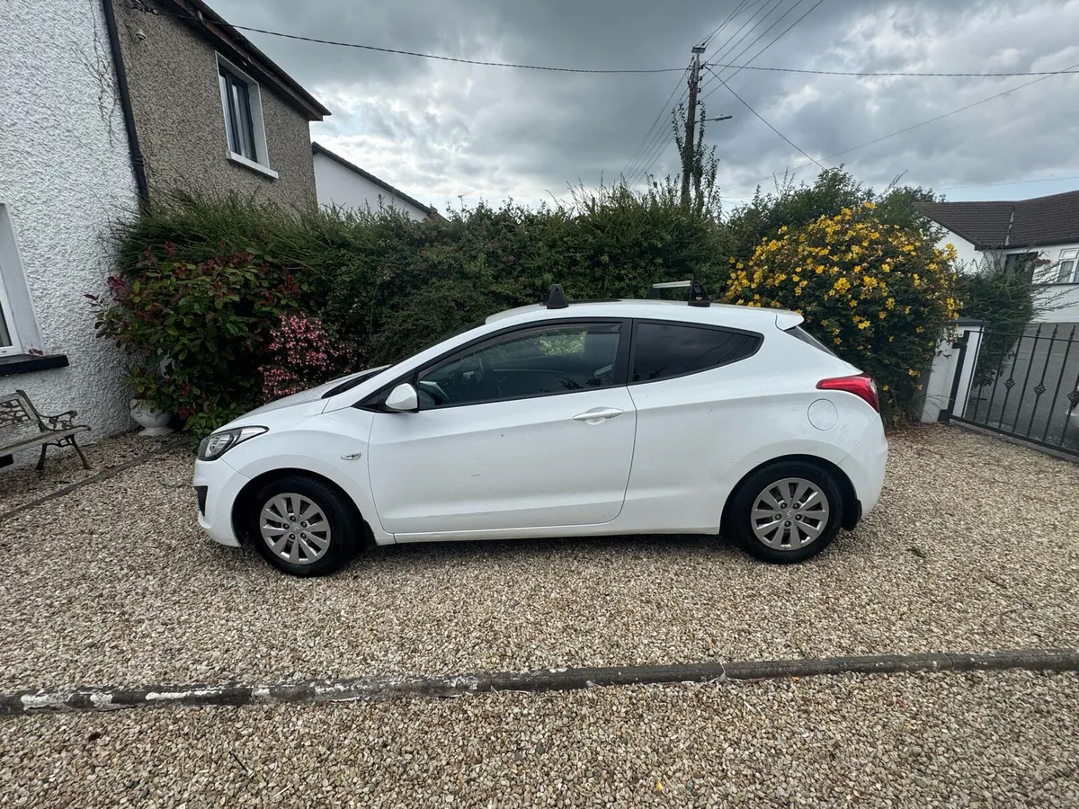 Hyundai i30 Van - Image 1