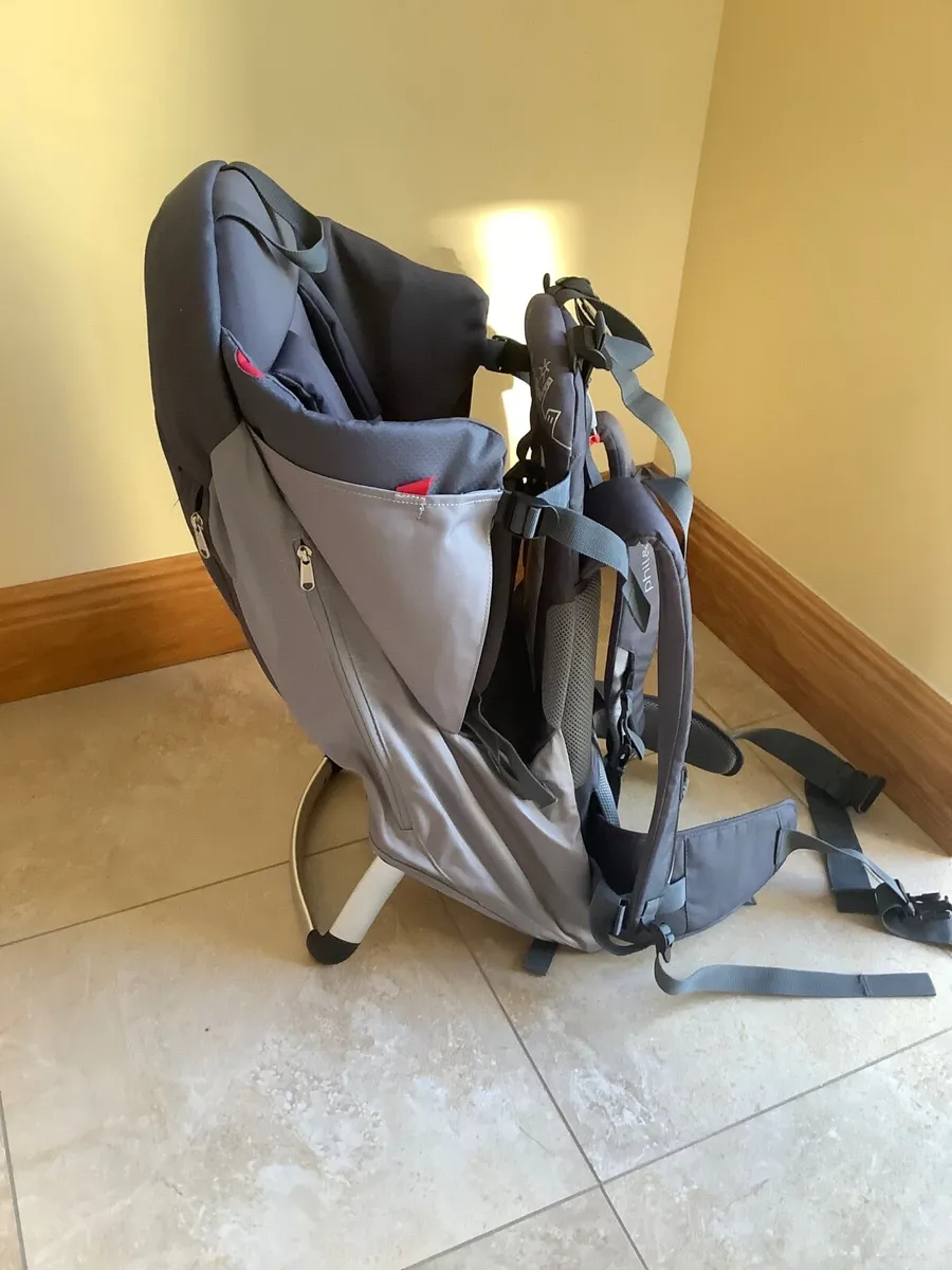 Baby/child carrier - Image 1