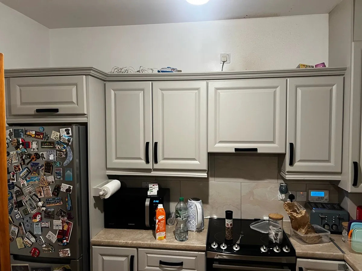 Full Kitchen: Cabinets, Doors, Sink, Taps & Hinges - Image 4