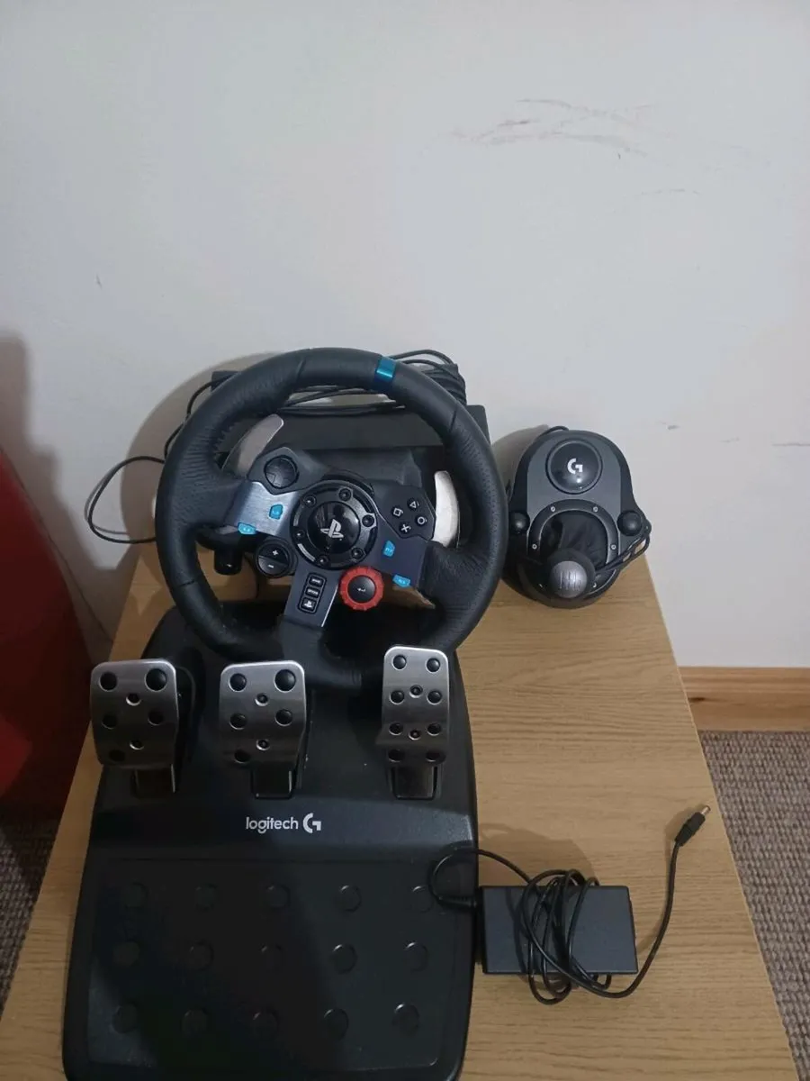 Logitech g29 ps5 steering wheel - Image 1