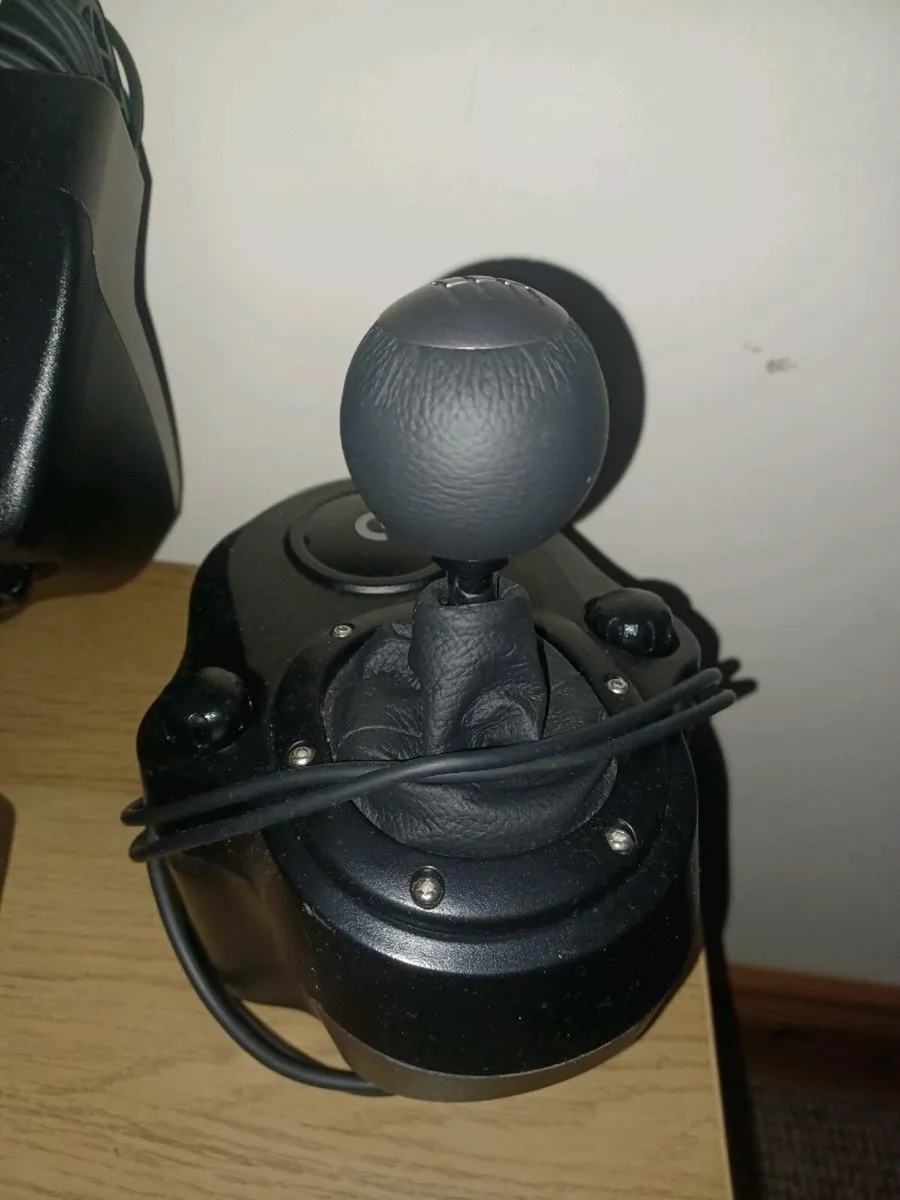 Logitech g29 ps5 steering wheel - Image 4