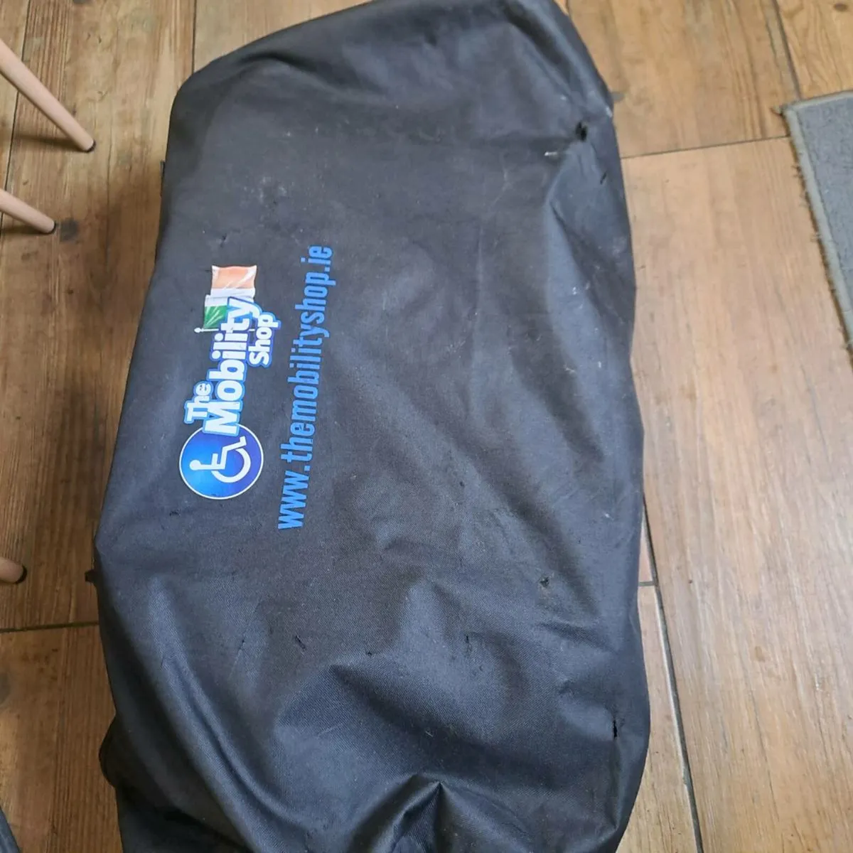 Fold up wheelchair - Image 4