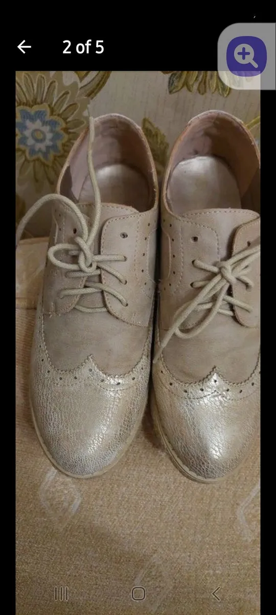 Beige/Gold casual shoes. - Image 2