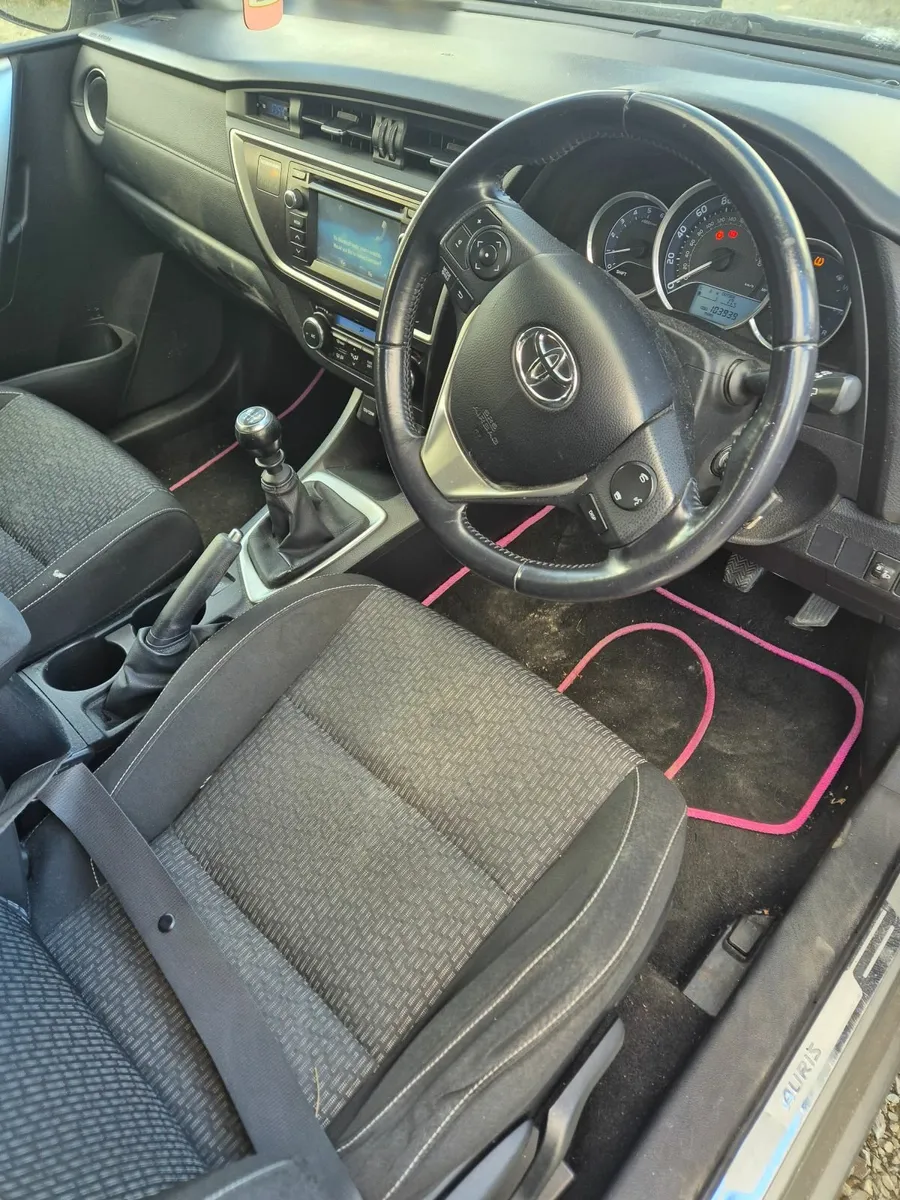 2015 toyota auris 1.4 diesel - Image 2