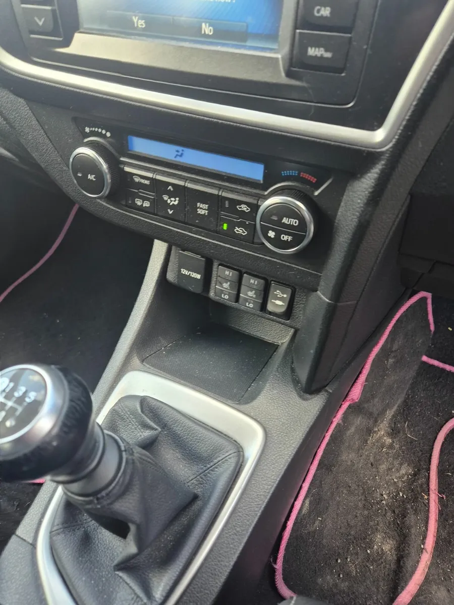 2015 toyota auris 1.4 diesel - Image 4