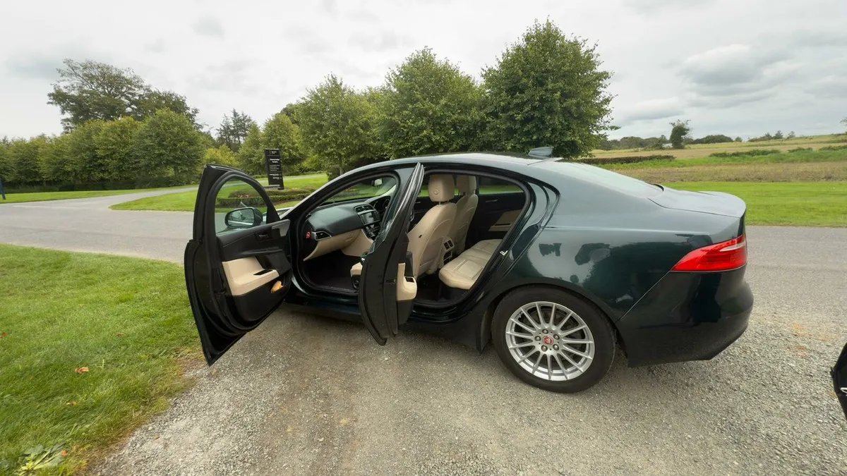 Jaguar automatic 2016 - Image 3