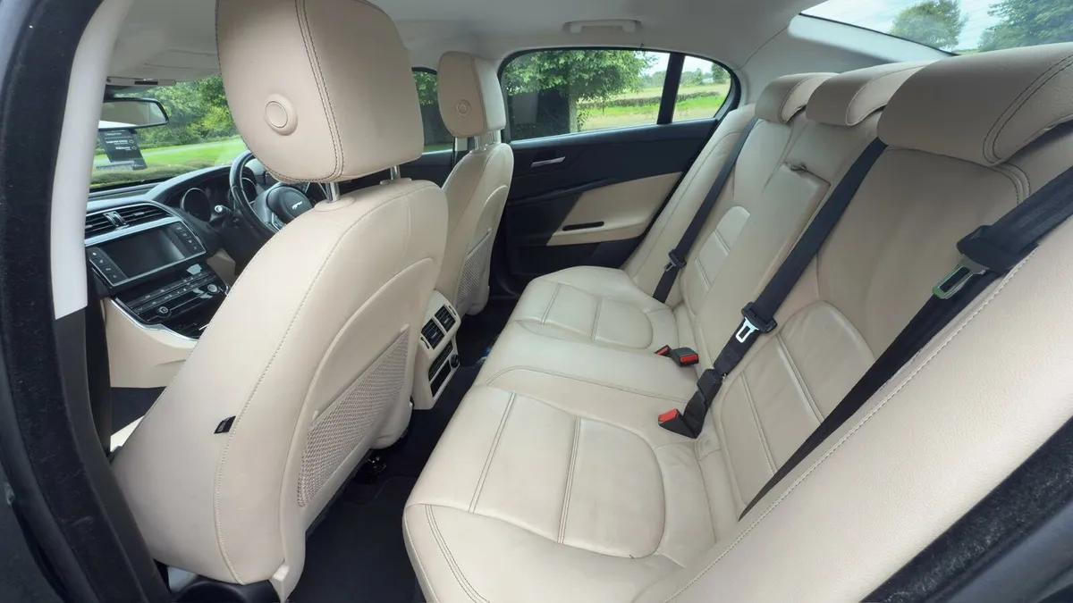 Jaguar automatic 2016 - Image 4