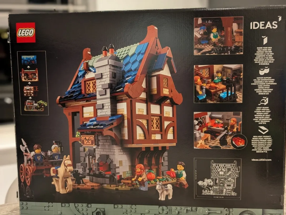 LEGO Medieval Blacksmith - RETIRED set (2144 pcs) - Image 2