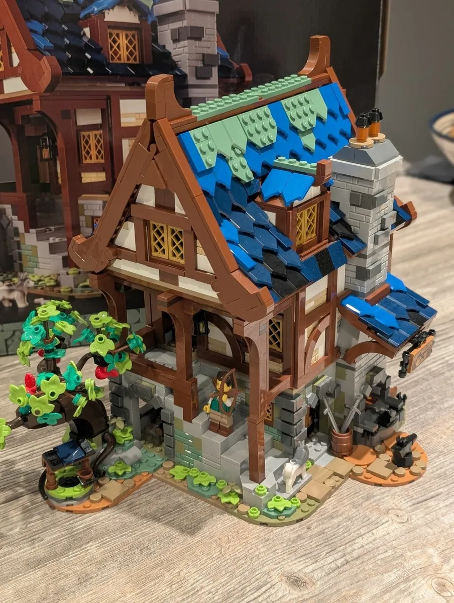 LEGO Medieval Blacksmith - RETIRED set (2144 pcs) - Image 4
