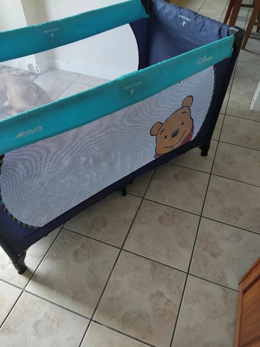 Travel cot - Image 1