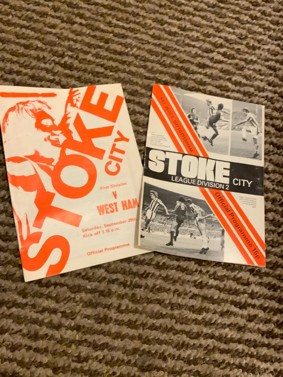 2 Antique Football Programmes - Image 1