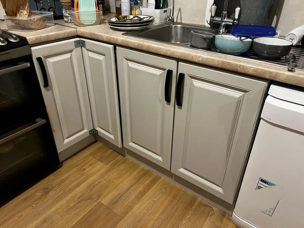 Full Kitchen: Cabinets, Doors, Sink, Taps & Hinges - Image 2