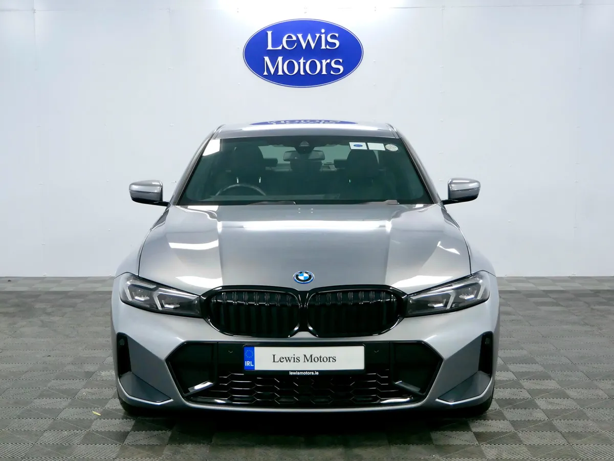 2024 BMW 330e M Sport Pro HIGH SPEC - Image 3