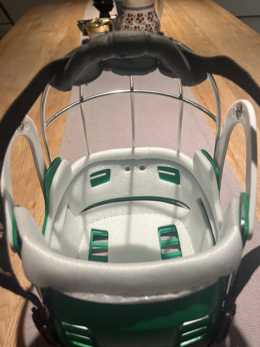 Gola helmet - Image 3