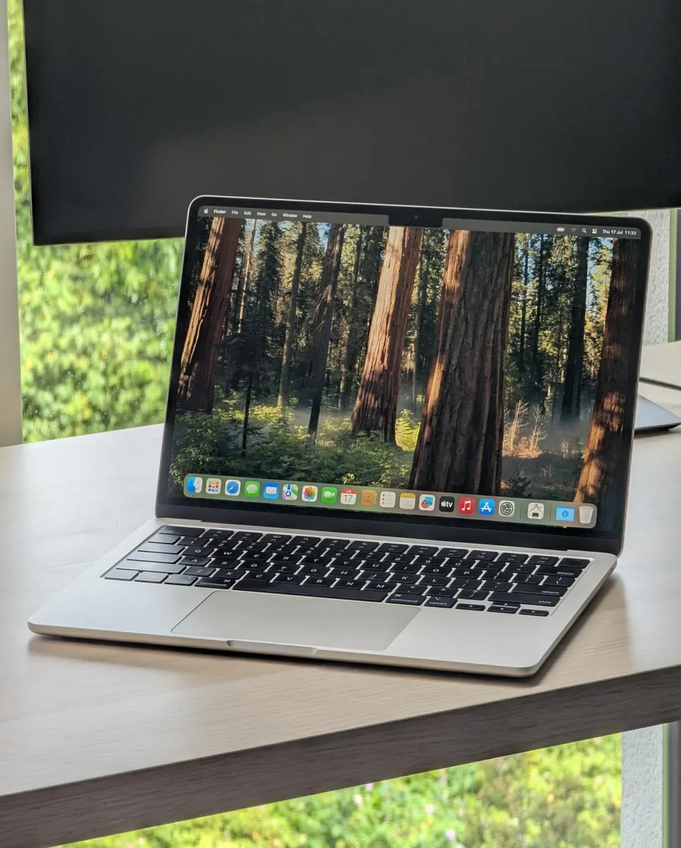 MacBook Air 13" M2, 8GB RAM, 256GB SSD, 🔋99% - Image 1