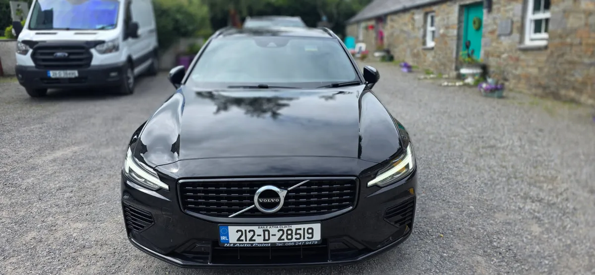 Volvo V60 2021 R DESIGN T6 4WD 350BHP - Image 4