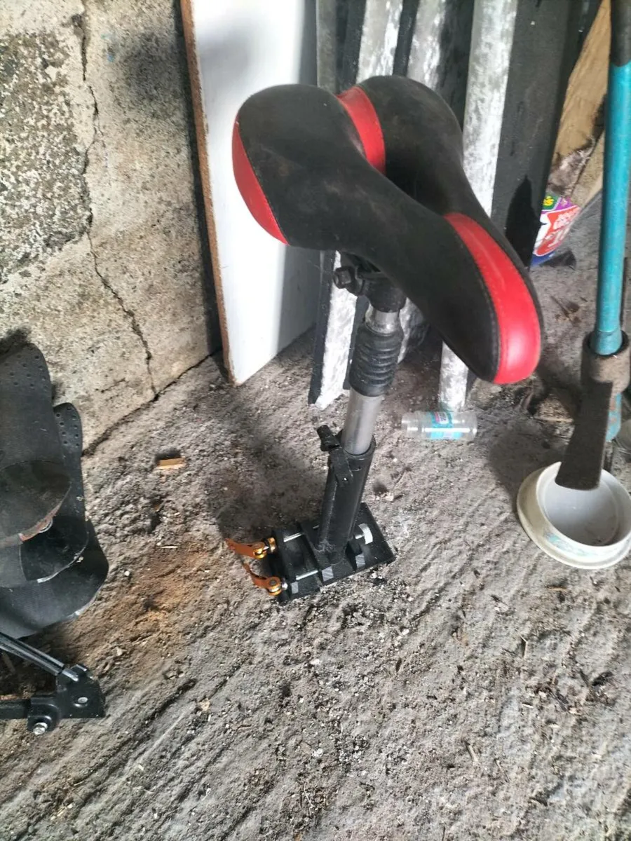Electric scooter seat - Image 1