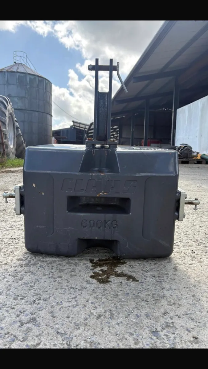 Claas 600kg weight block - Image 1