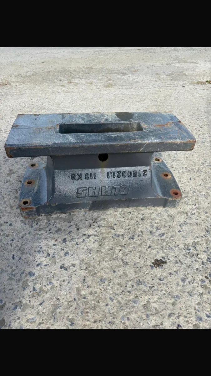 Claas 600kg weight block - Image 3