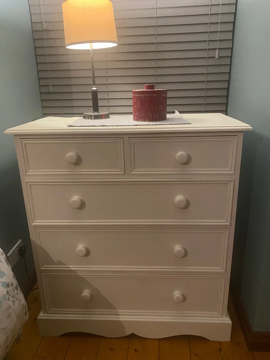 Two Matching 4 drawer Chests - Image 2