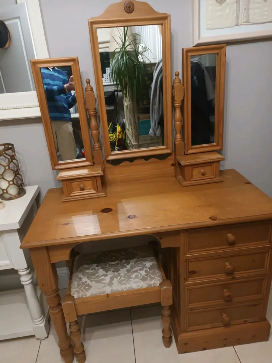 Solid wood vanity desk - Image 2