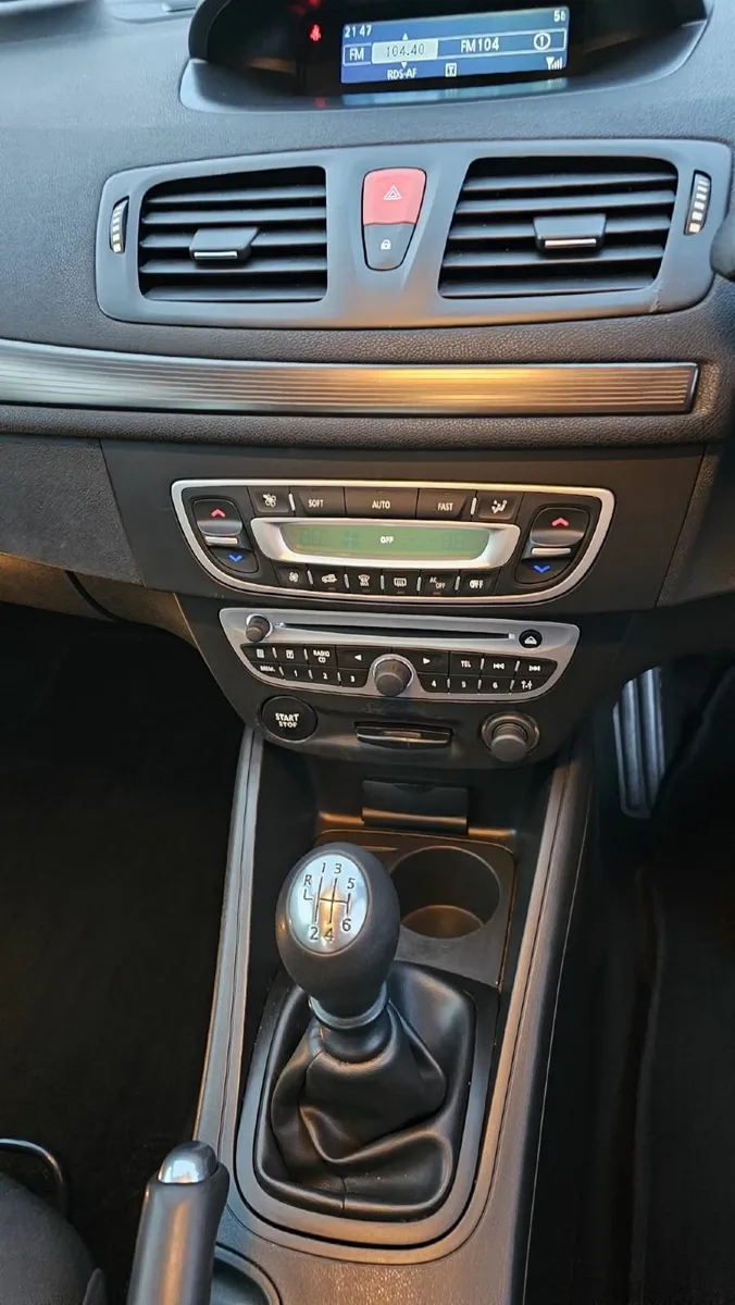 Renault Fluence 2011 - Image 2