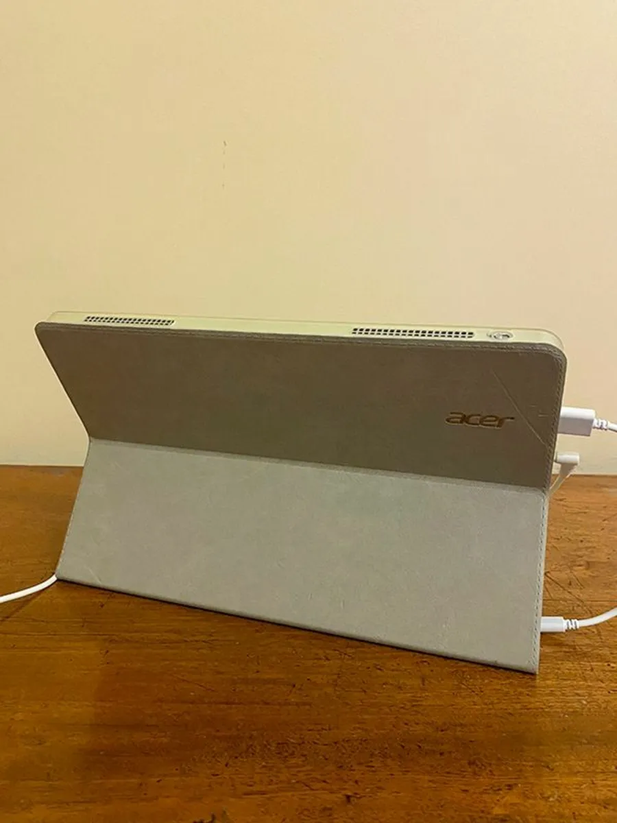 Acer Iconia - Image 3