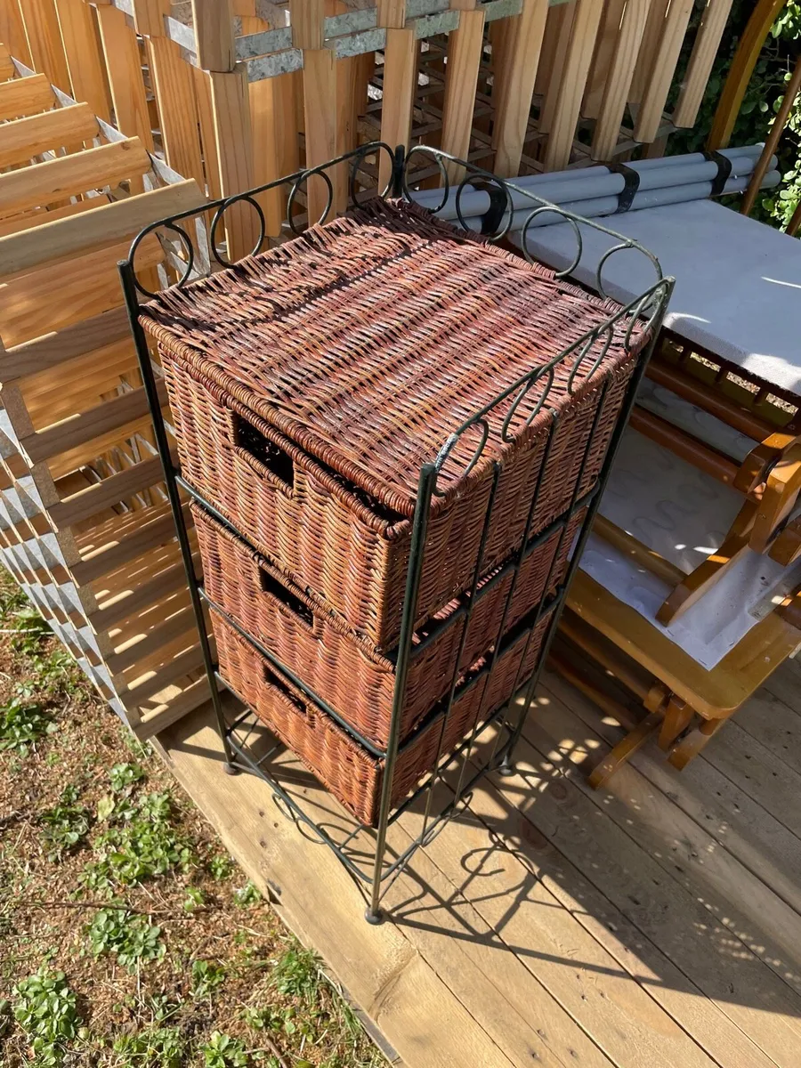 Bathroom storage locker / basket unit - Image 4
