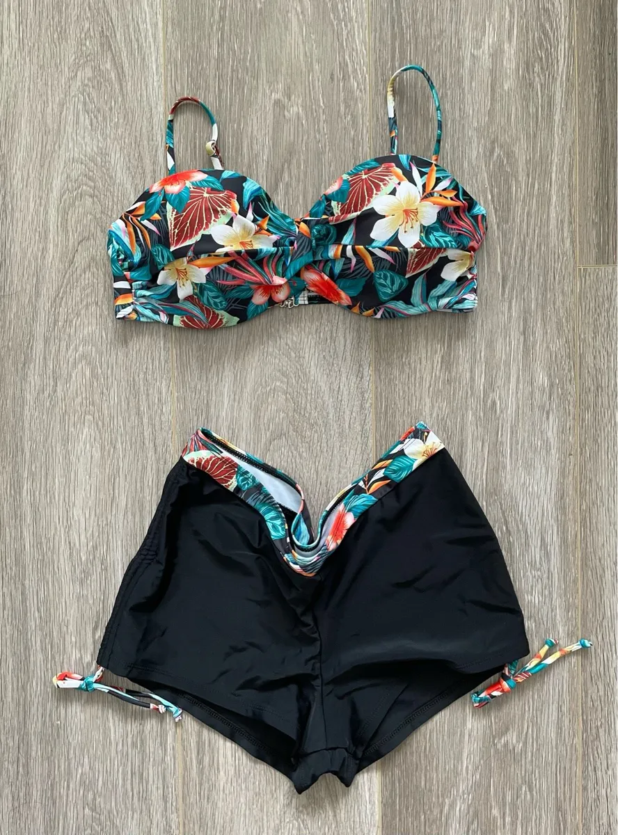 BRAND NEW Bikini Large - Image 1