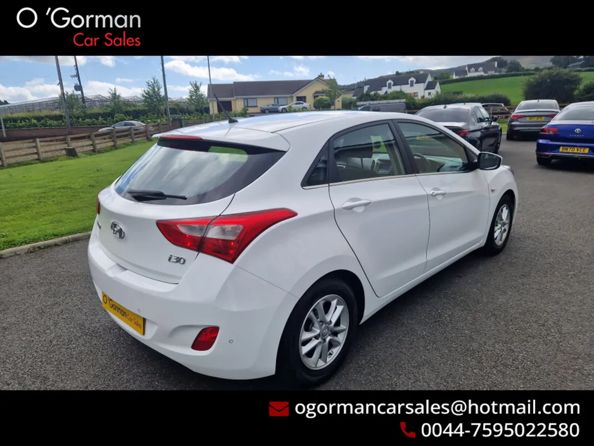 Hyundai i30 SE BLUE DRIVE CRDI - Image 2