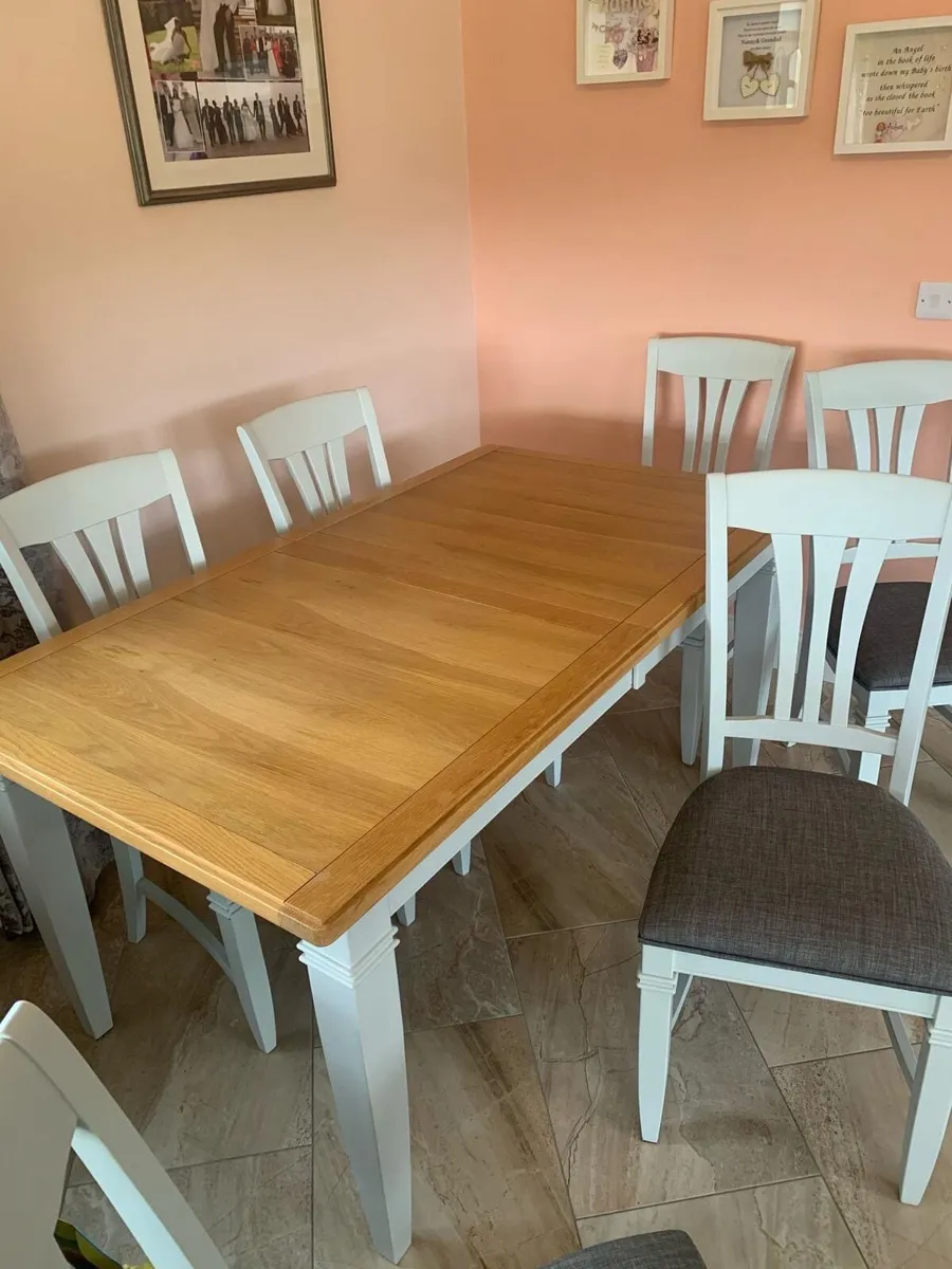 Table and  Chairs absolute Bargain - Image 4