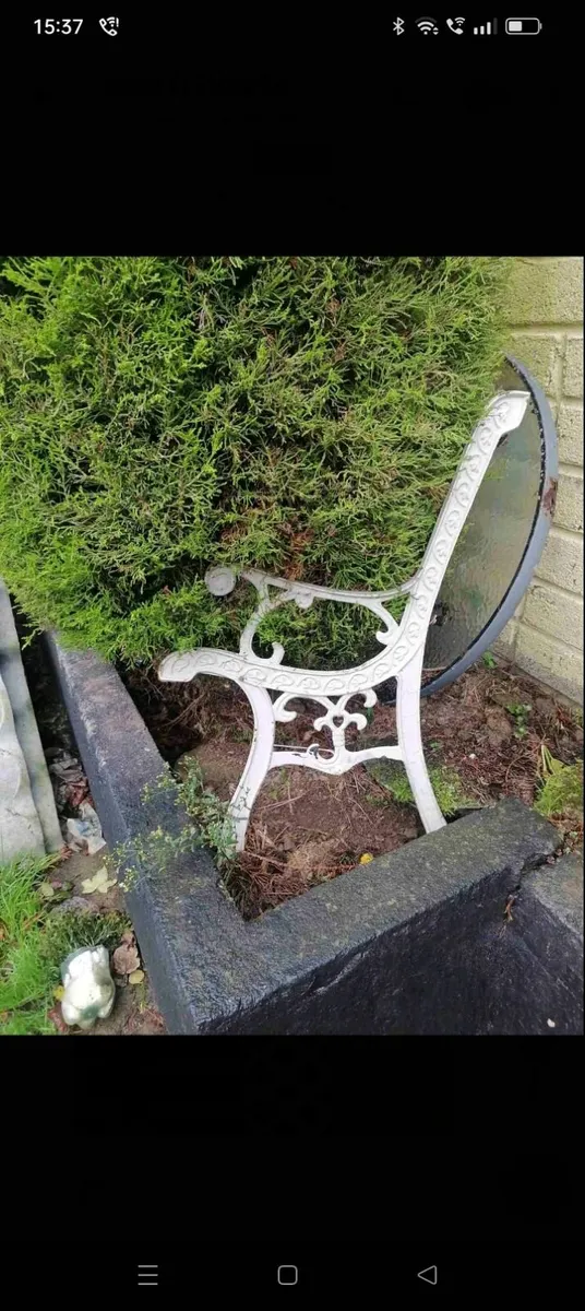 Cast wrought iron bench ends and backs - Image 4