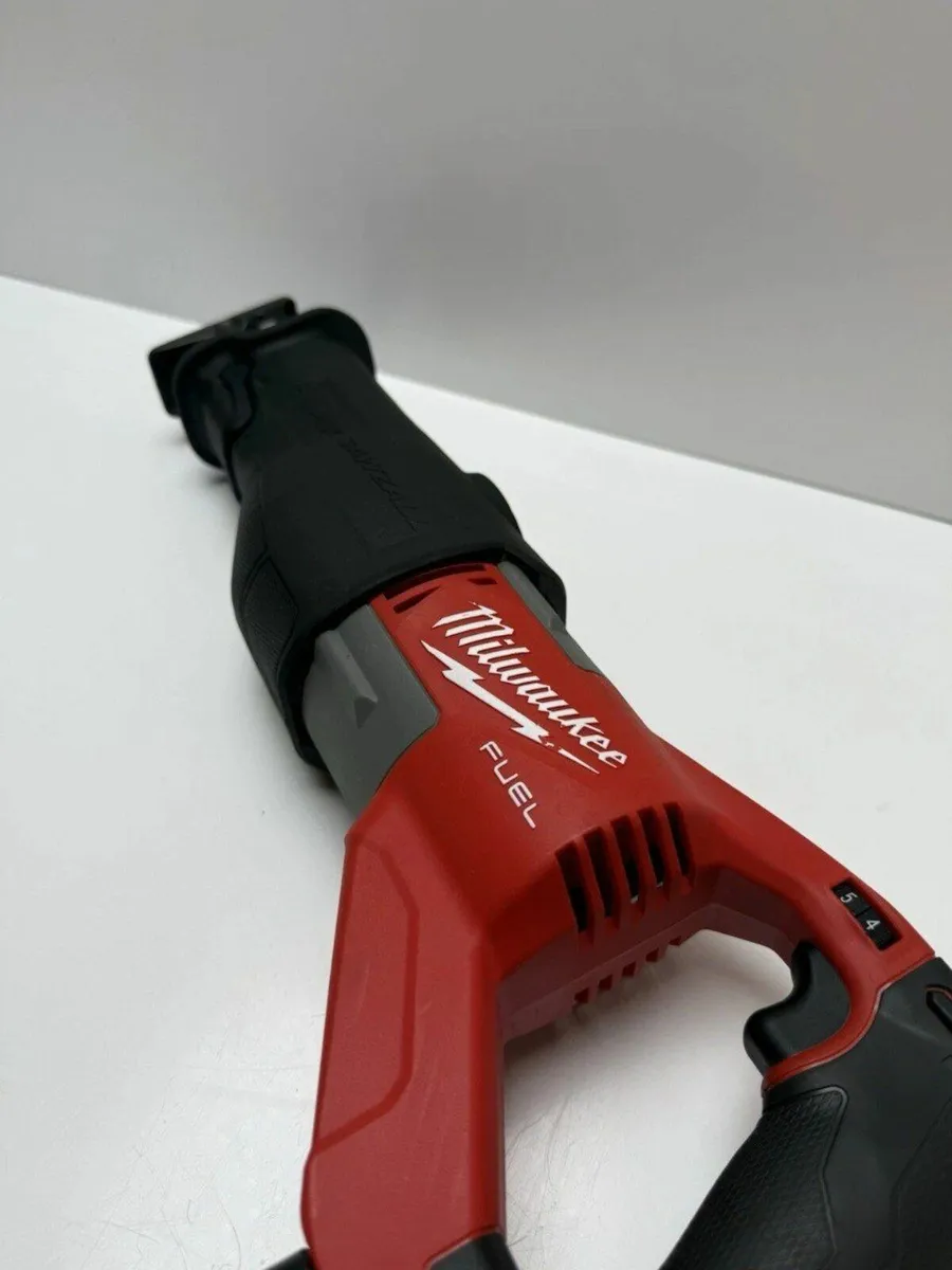 Milwaukee M18 FSX Reciprocating Saw 18V - Image 1