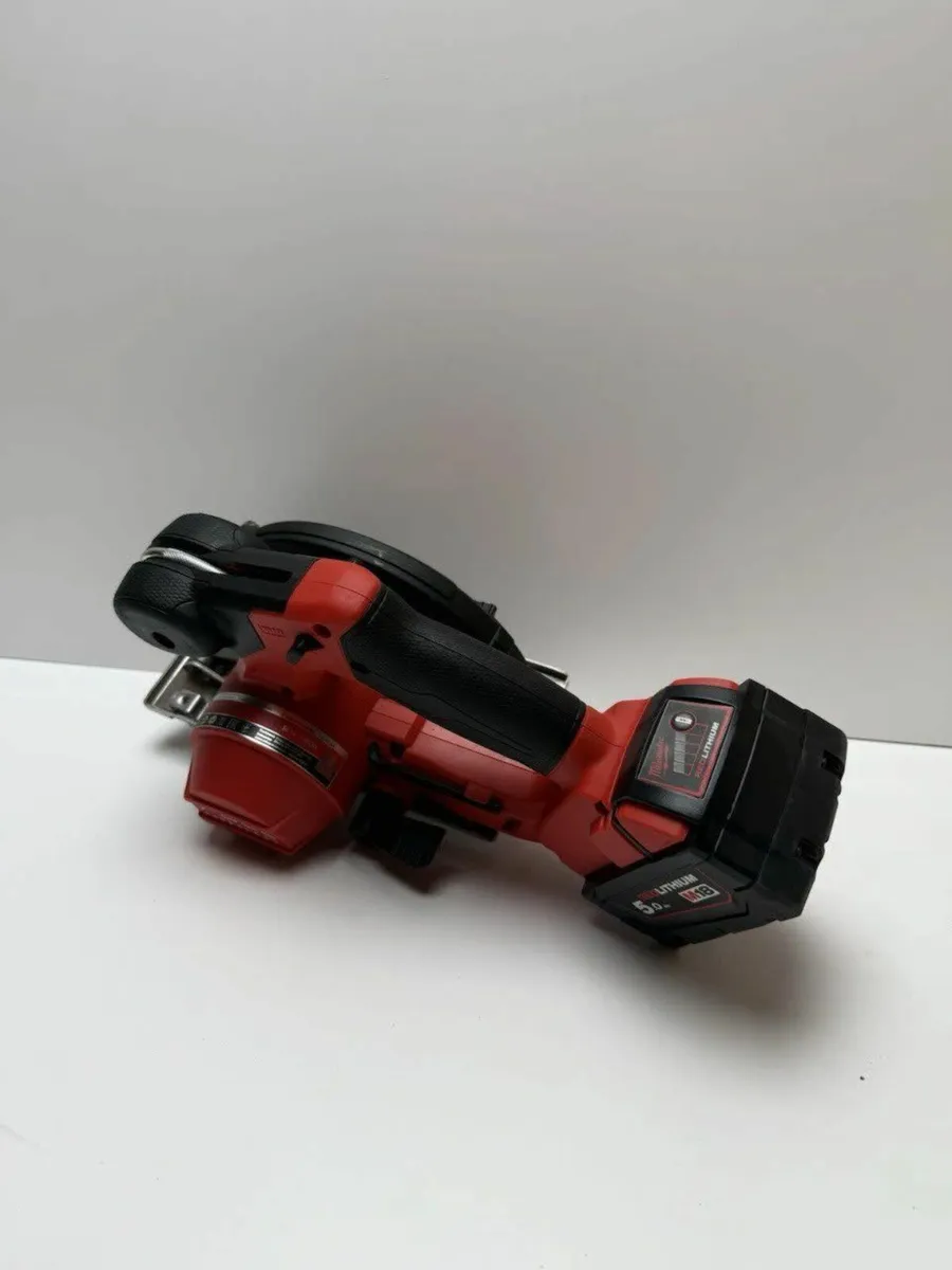Milwaukee M18FMCS with 5.0ah battery - Image 2