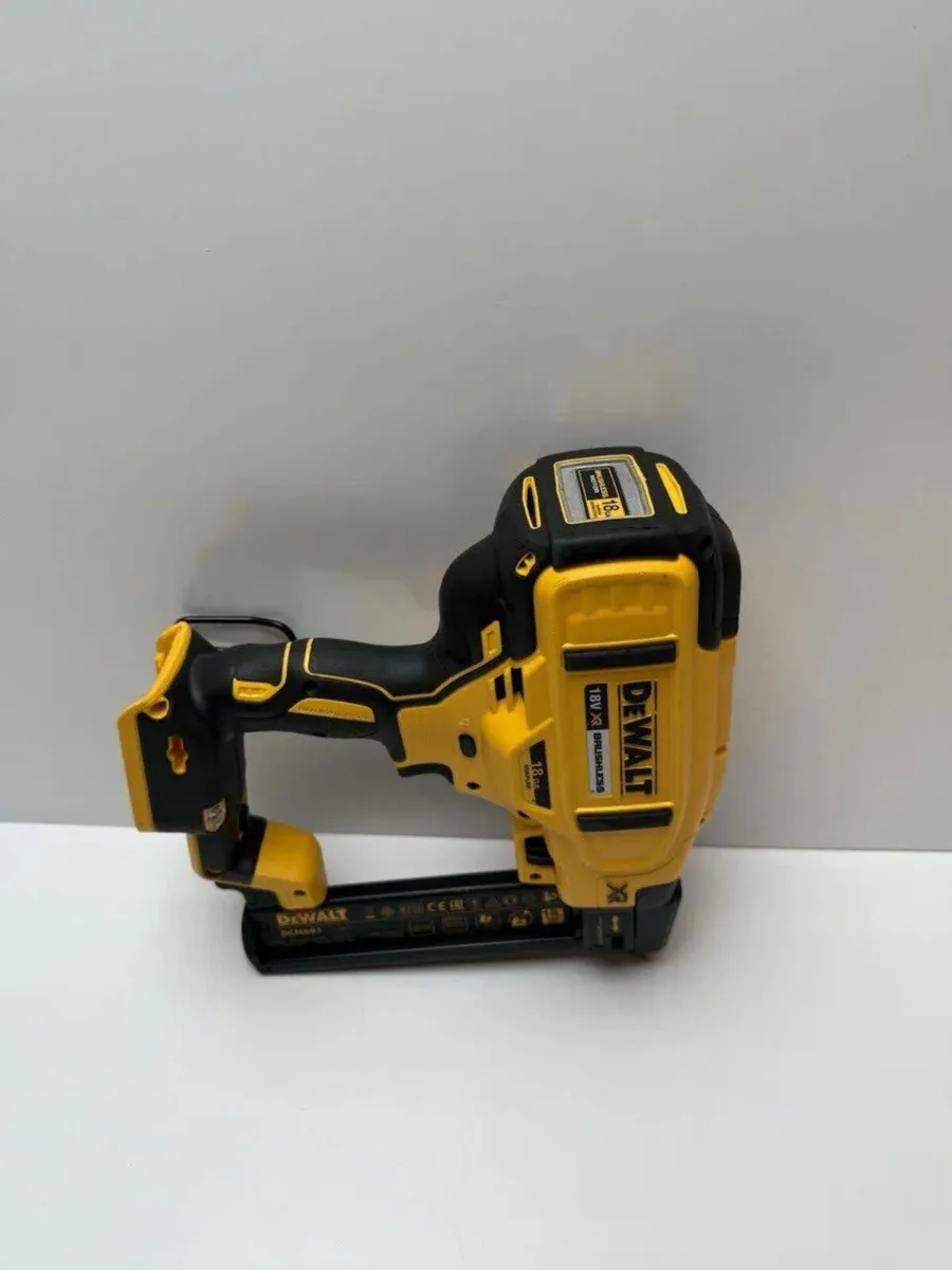 DeWalt DCN681 18V XR 18 Gauge Crown Stapler - Image 3