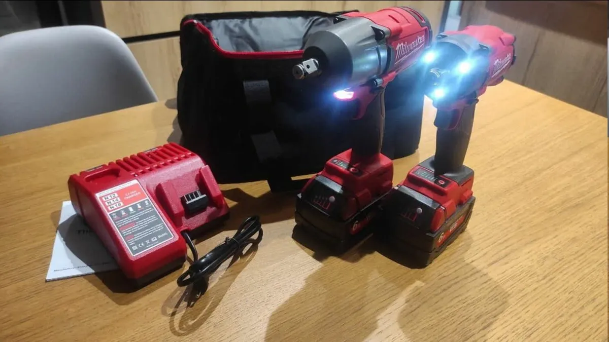 Milwaukee 18V Brushless 1/2 Impact Wrench Pair Scr - Image 3