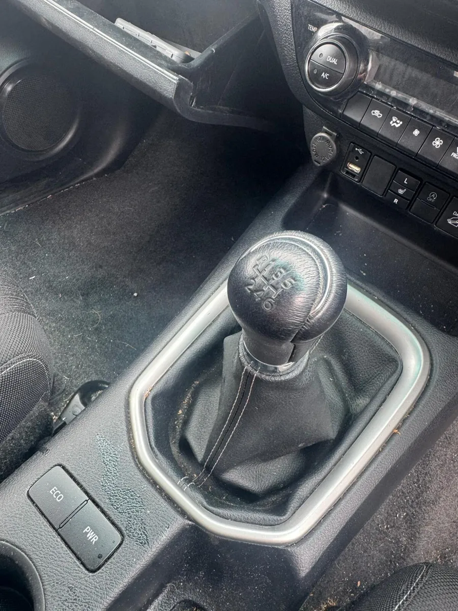 Toyota hilux - Image 4