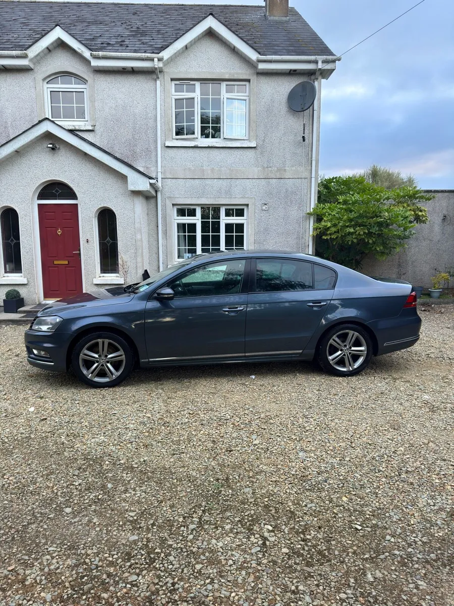 VW Passat 2013 R Line - Image 2