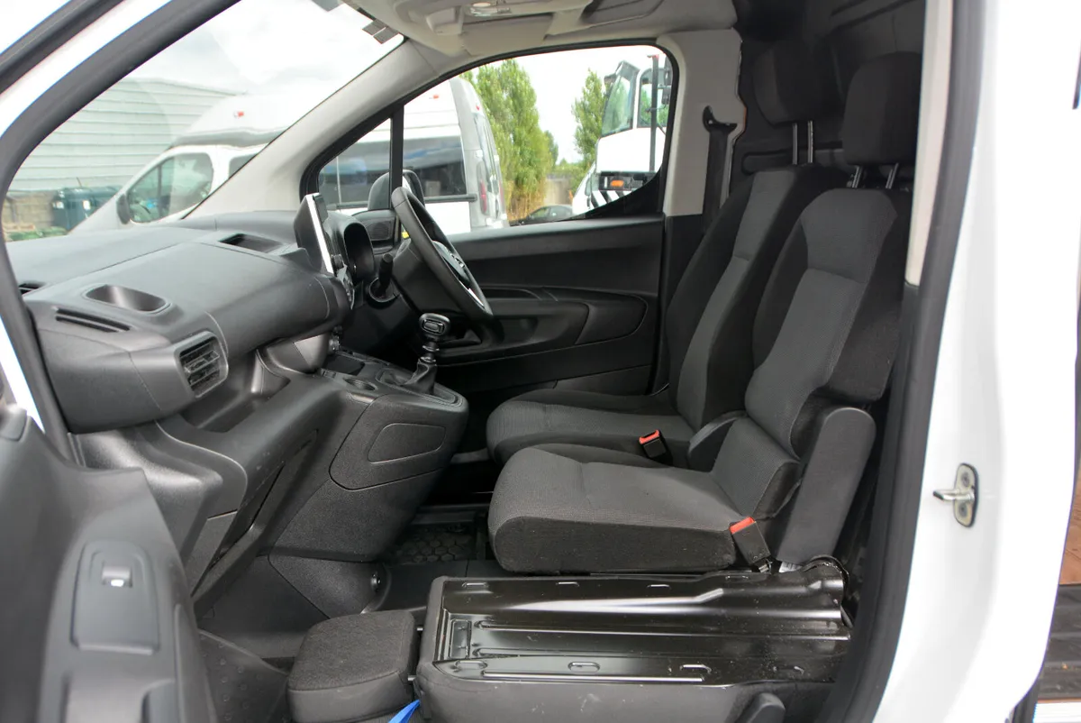 Opel Combo - Full Dealer Service History - Image 4