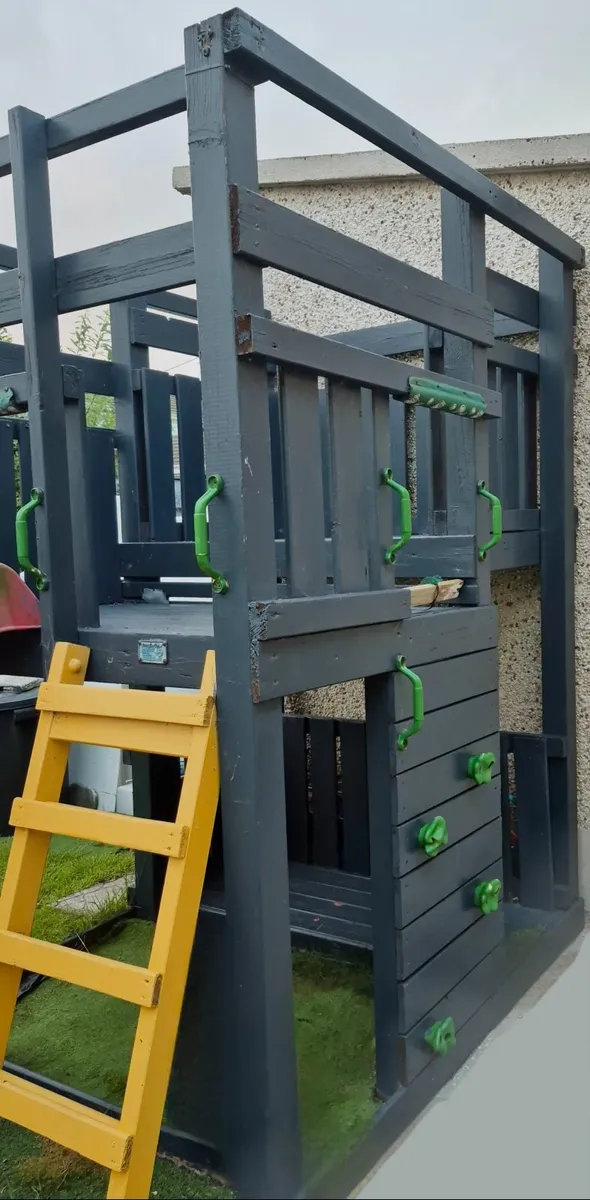 Kids play house - Image 3