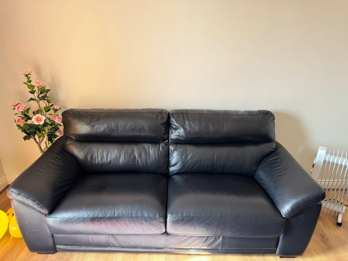 2 seater large leather sofa - Image 4