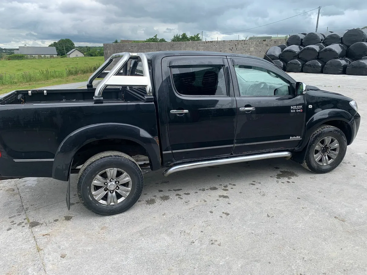 Toyota Hilux Invincible - Image 1
