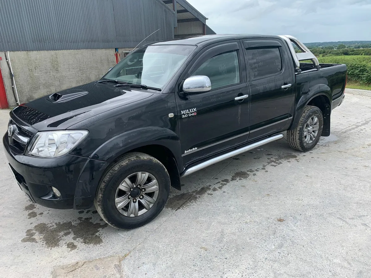 Toyota Hilux Invincible - Image 2