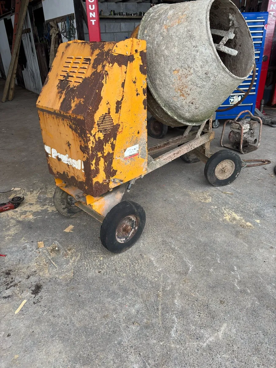Cement mixer - Image 1