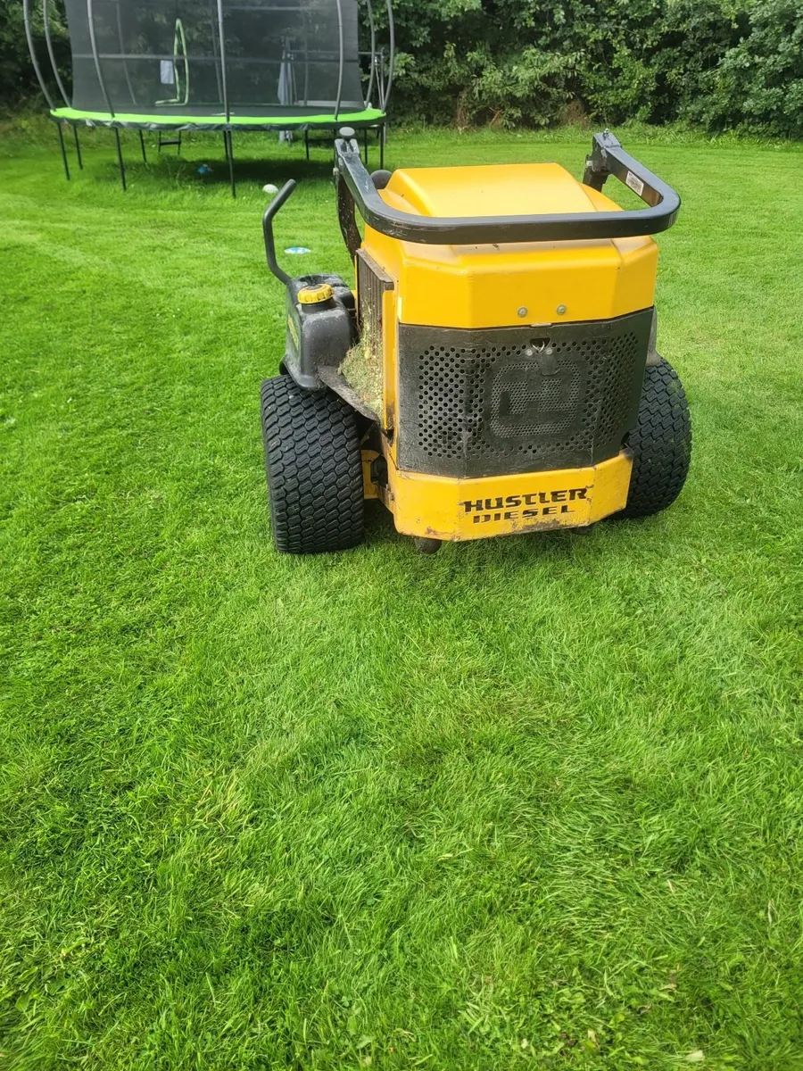 Hustler diesel zero turn mower - Image 3