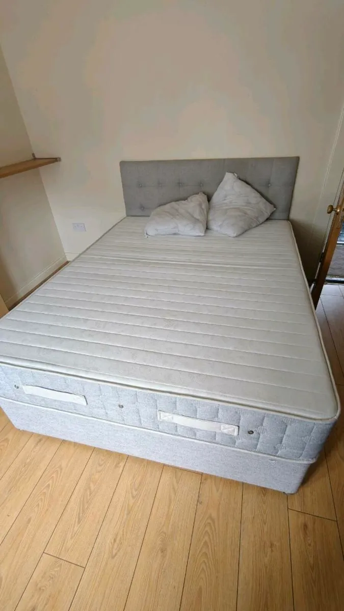 King sizes bed - Image 2