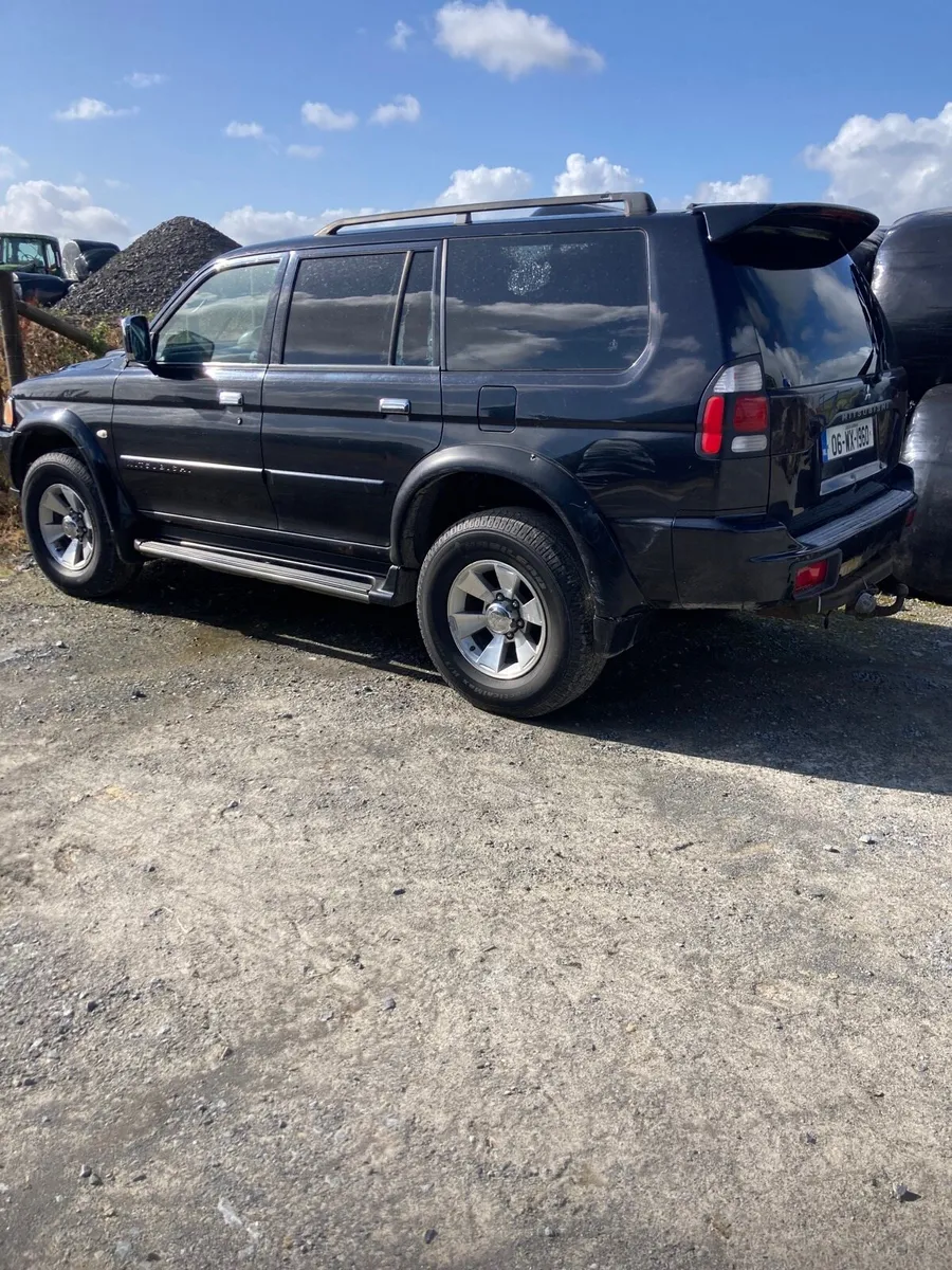 Mitsubishi pajero - Image 2