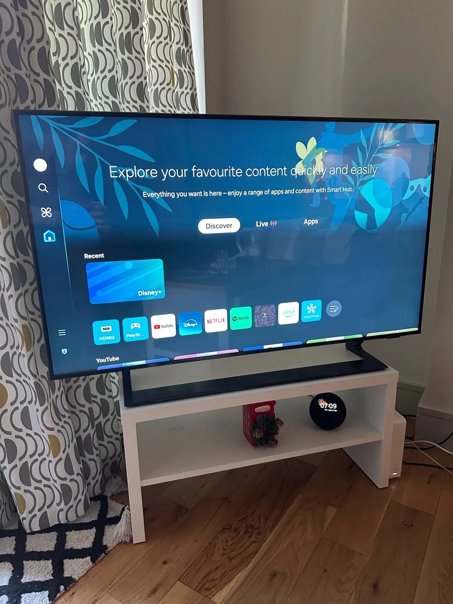 TV Samsung Crystal UHD CU8500 TV (2024) 50 inches - Image 1