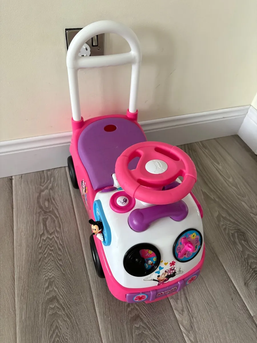 Minnie Mouse Car - Image 1